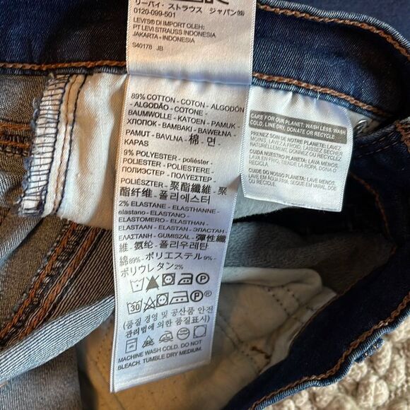 Levi’s Slimming Skinny Size 26 Jeans. - Picture 4 of 5